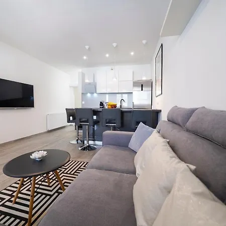 Modern With Loggia Terrace And Parking Zadar