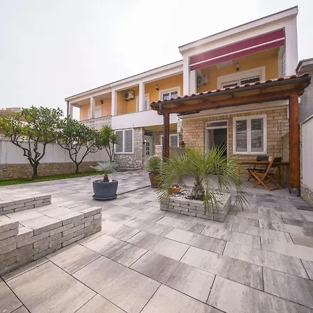 Modern With Loggia Terrace And Parking Apartment Zadar