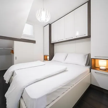 Modern With Loggia Terrace And Parking Zadar
