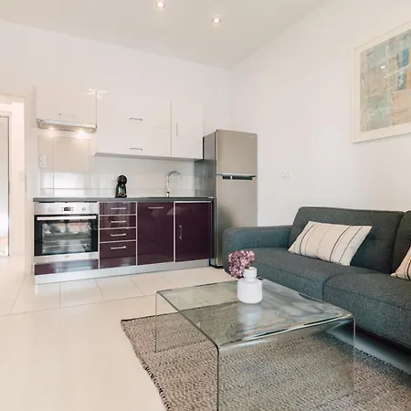 Apartment Modern With Loggia Terrace And Parking Zadar