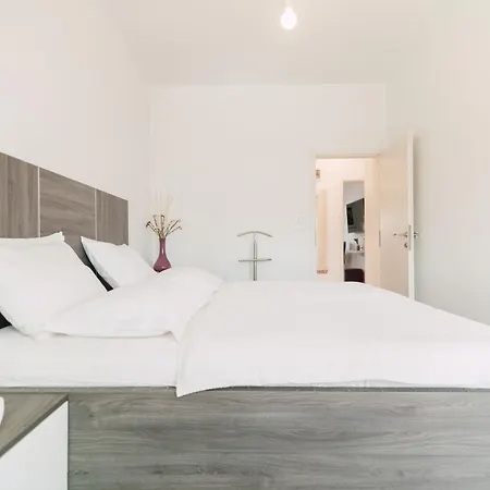 Modern With Loggia Terrace And Parking Zadar