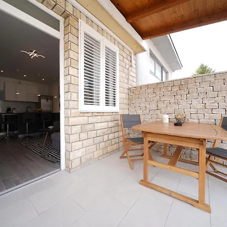 Modern With Loggia Terrace And Parking Διαμέρισμα *