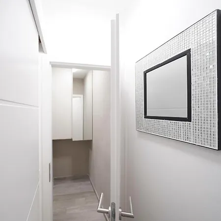 Modern With Loggia Terrace And Parking Lejlighed *