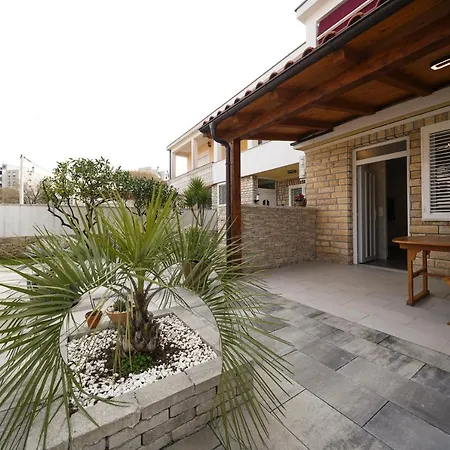 Modern With Loggia Terrace And Parking Lejlighed