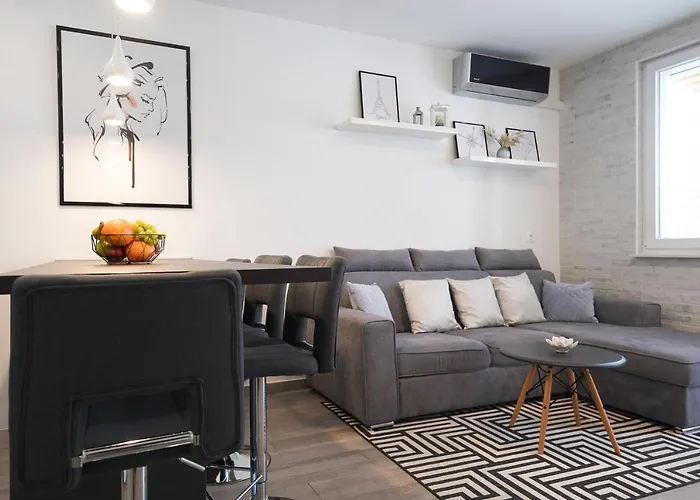 Appartement Modern With Loggia Terrace And Parking