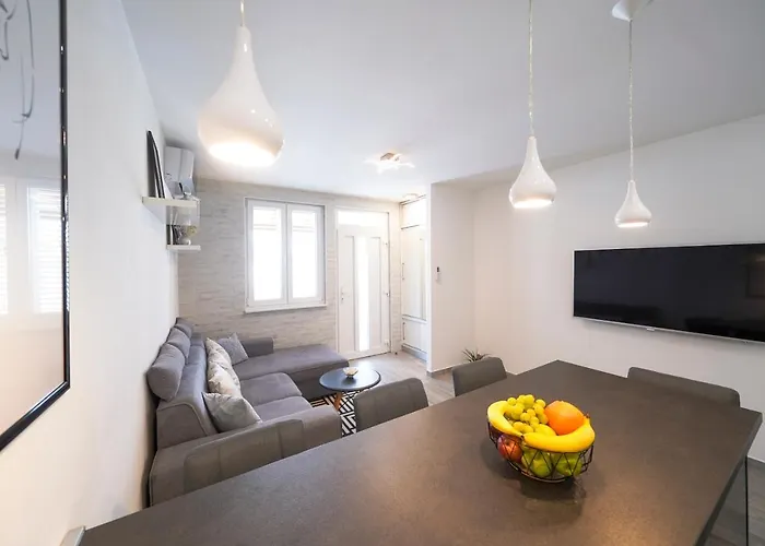 Modern With Loggia Terrace And Parking * Zadar