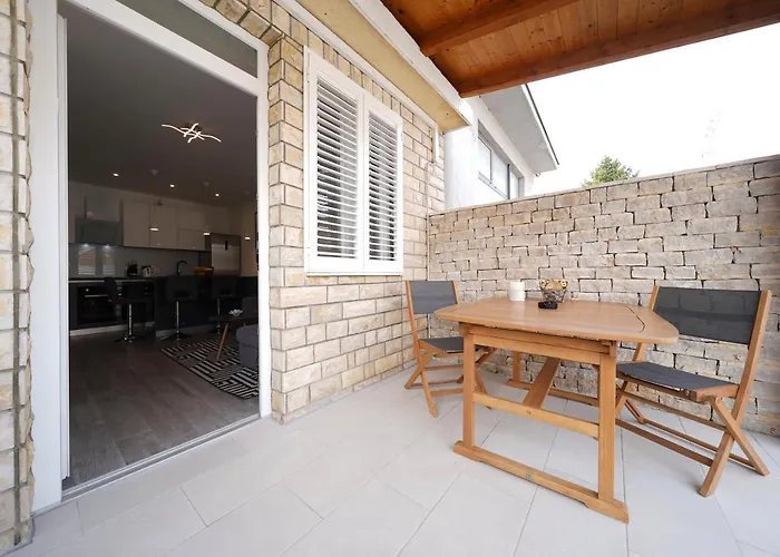 Modern With Loggia Terrace And Parking Appartement *