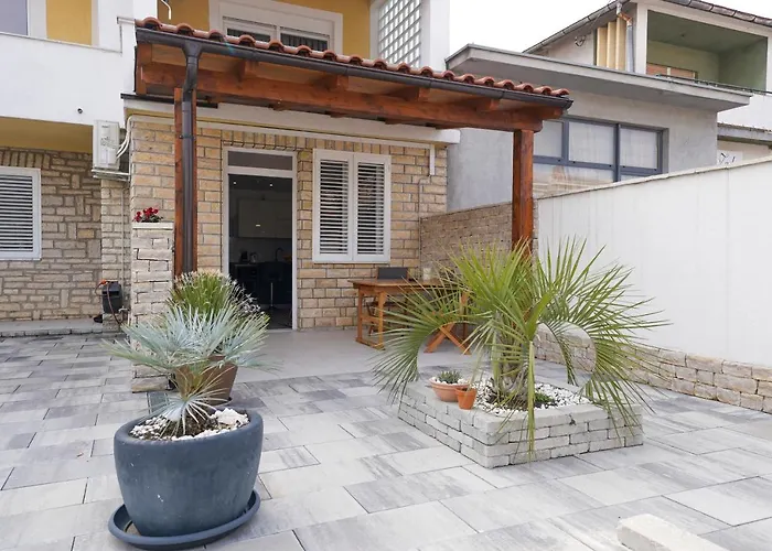 Appartement Modern With Loggia Terrace And Parking