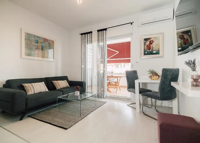 Modern With Loggia Terrace And Parking Appartement *