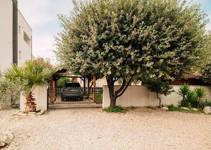 Appartement Modern With Loggia Terrace And Parking